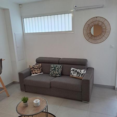 Appartement Cosy, T2 Situe En Centre Ville De Saint-Pierre Exterior photo