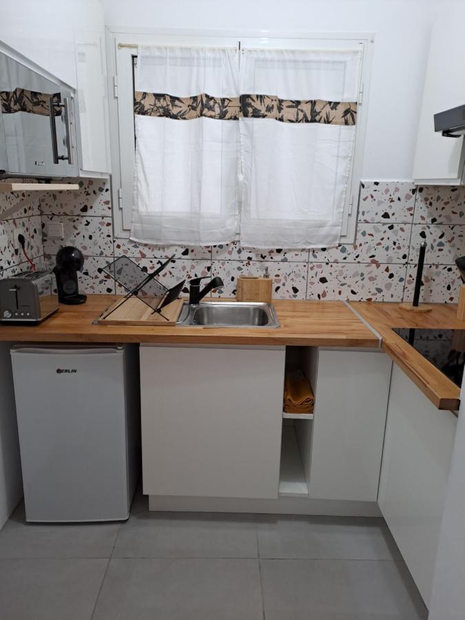 Appartement Cosy, T2 Situe En Centre Ville De Saint-Pierre Exterior photo