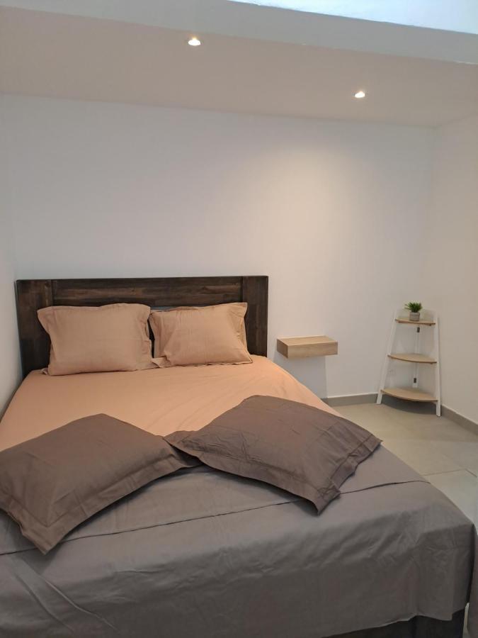 Appartement Cosy, T2 Situe En Centre Ville De Saint-Pierre Exterior photo